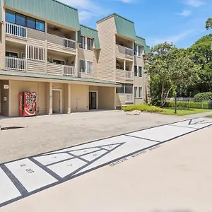  Apartment Peaceful Treetop - 2br/2ba United States
